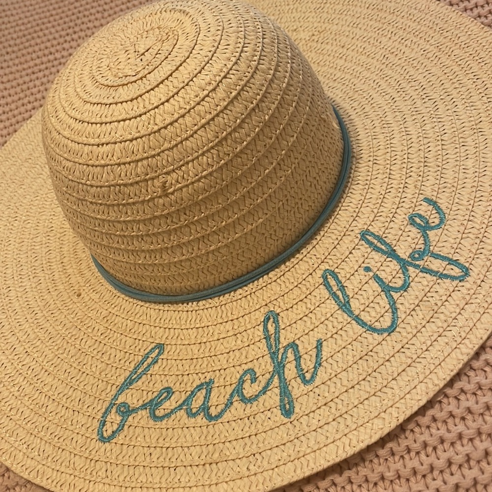 Beach hat - Picture 2 of 2